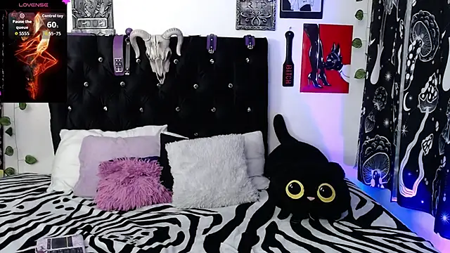 mayaREDdoll online show from 11/25/25, 06:47