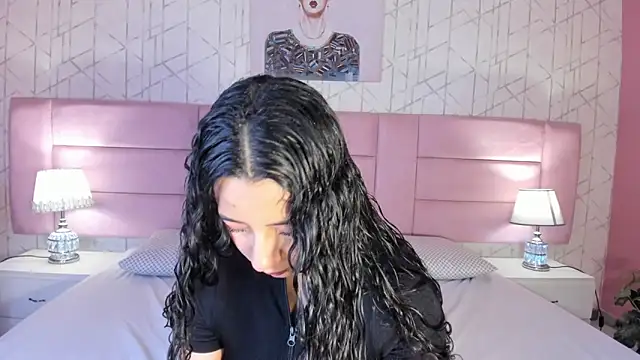 BellaSwwan online show from 12/17/25, 01:27