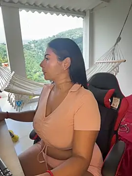 samanthahut1 online show from 05/06/26, 07:29