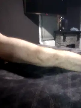 Snapshot of dickmedowndaddy22 chatting on 10/04/25, 02:24 dickmedowndaddy22 online show from 10/04/25, 02:24