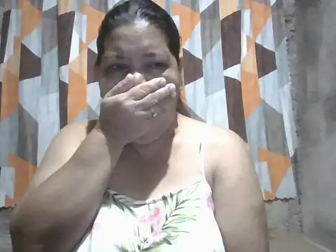 Snapshot of xxbernxxx chatting on 04/22/26, 11:39 xxbernxxx online show from 04/22/26, 11:39