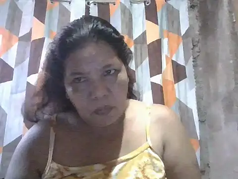 Snapshot of xxbernxxx chatting on 05/17/26, 02:33 xxbernxxx online show from 05/17/26, 02:33