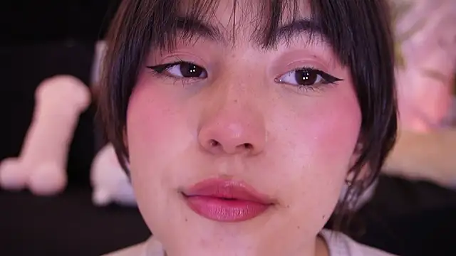 Snapshot of Aitana_Jhons chatting on 10/24/25, 12:15 Aitana Jhons online show from 10/24/25, 12:15