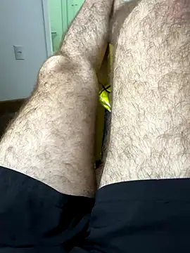 Snapshot of XUCRUTES42 chatting on 10/31/25, 05:42 XUCRUTES42 online show from 10/31/25, 05:42