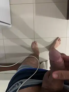 Snapshot of XUCRUTES42 chatting on 02/09/26, 11:14 XUCRUTES42 online show from 02/09/26, 11:14