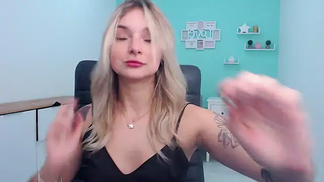 LilFleurish online show from 11/23/25, 06:12