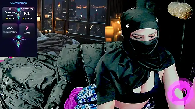 SultanaLayla online show from 11/06/25, 08:13