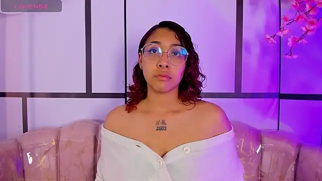 Snapshot of Olivejoness chatting on 09/19/25, 05:33 Olivejoness online show from 09/19/25, 05:33