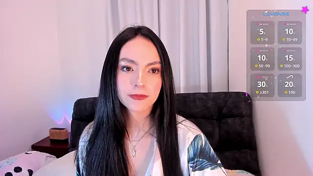 sarah saenz  online show from 04/26/26, 06:32