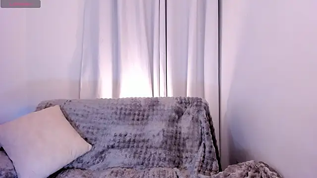 sarah saenz  online show from 04/18/26, 05:32