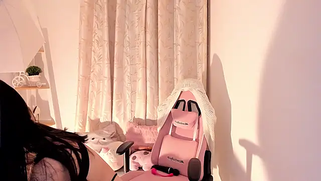 sarah saenz  online show from 11/26/25, 03:06