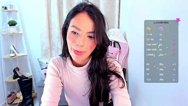 sarah saenz  online show from 11/25/25, 02:45