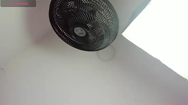 Snapshot of sweet__vanessa1 chatting on 10/24/25, 03:27 sweet vanessa1 online show from 10/24/25, 03:27