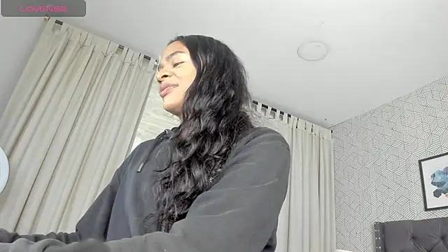 Snapshot of sweet__vanessa1 chatting on 12/02/25, 03:52 sweet vanessa1 online show from 12/02/25, 03:52