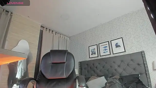 Snapshot of sweet__vanessa1 chatting on 10/14/25, 12:00 sweet vanessa1 online show from 10/14/25, 12:00