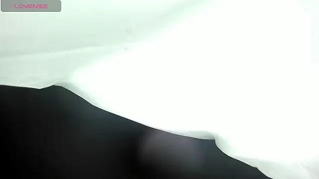 Snapshot of sweet__vanessa1 chatting on 11/06/25, 03:43 sweet vanessa1 online show from 11/06/25, 03:43