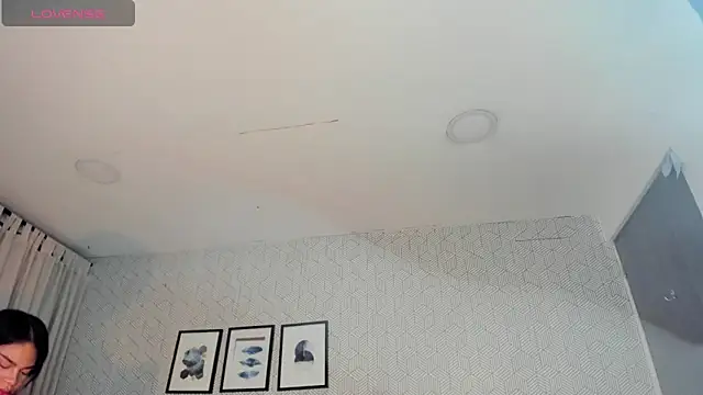 Snapshot of sweet__vanessa1 chatting on 10/15/25, 04:33 sweet vanessa1 online show from 10/15/25, 04:33