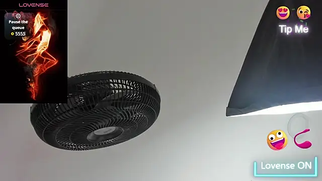 Snapshot of sweet__vanessa1 chatting on 10/25/25, 04:22 sweet vanessa1 online show from 10/25/25, 04:22