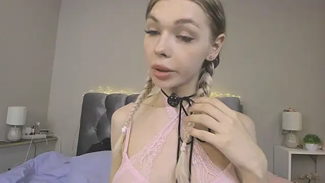 Snapshot of Blondy_Fina chatting on 06/26/26, 10:54 Blondy Fina online show from 06/26/26, 10:54