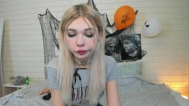 Blondy Fina online show from 10/30/25, 04:44