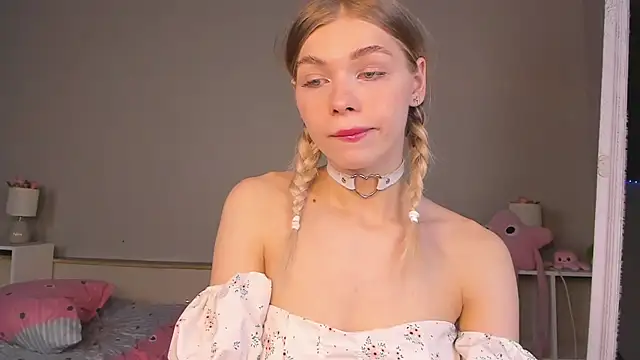 Snapshot of Blondy_Fina chatting on 06/09/26, 05:19 Blondy Fina online show from 06/09/26, 05:19