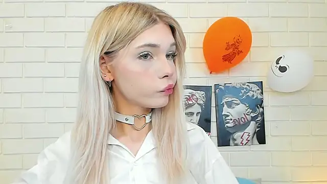 Blondy Fina online show from 11/12/25, 05:00