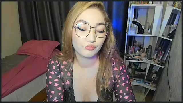 lyra x online show from 11/24/25, 10:32