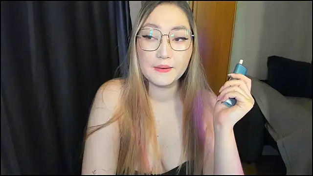 Snapshot of lyra_x chatting on 05/09/26, 05:38 lyra x online show from 05/09/26, 05:38
