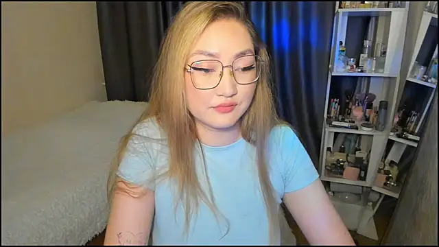 lyra x online show from 02/07/26, 01:41