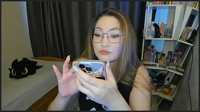 lyra x online show from 11/11/25, 05:46