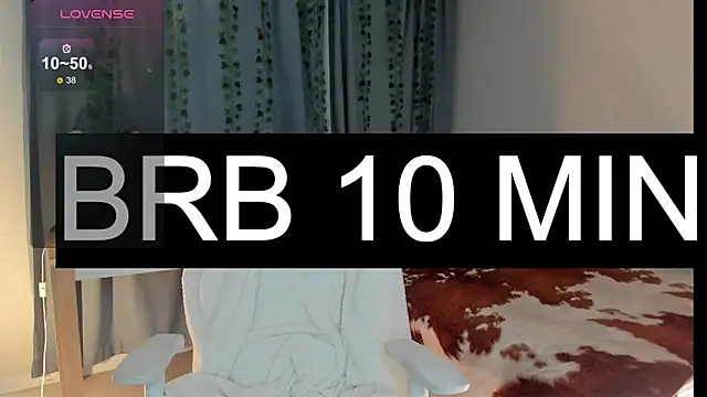 Snapshot of Vanellopes chatting on 11/25/25, 01:44 Vanellopes online show from 11/25/25, 01:44
