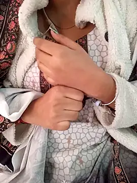 Neha Tyagi online show from 11/18/25, 05:33