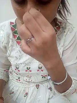 Neha Tyagi online show from 10/18/25, 07:32
