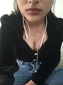 Neha Tyagi online show from 11/17/25, 05:44