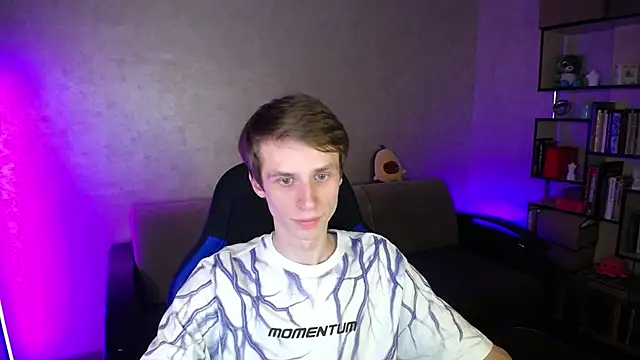 yes cute boy  online show from 11/01/25, 09:52