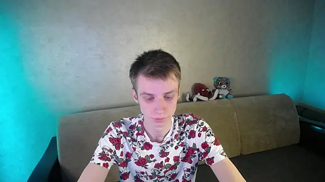 yes cute boy  online show from 05/26/26, 12:31