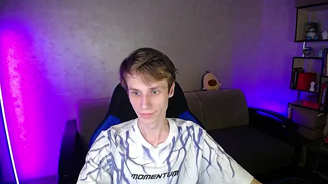 yes cute boy  online show from 10/29/25, 06:51