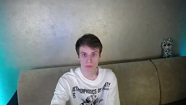 yes cute boy  online show from 03/17/26, 09:40