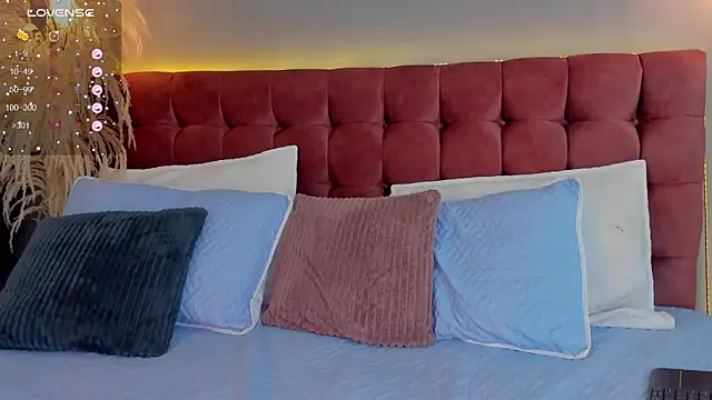 victoria decapri online show from 11/29/25, 07:03