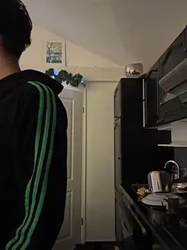 Snapshot of Gipsyboysteve chatting on 12/15/25, 04:18 Gipsyboysteve online show from 12/15/25, 04:18