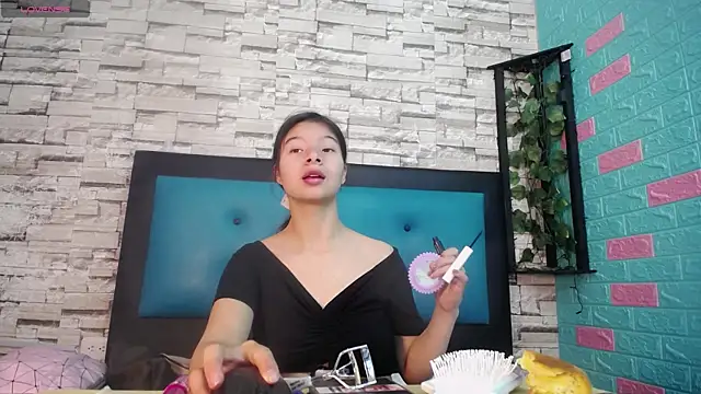 Snapshot of maily_can chatting on 09/17/25, 12:29 maily can online show from 09/17/25, 12:29