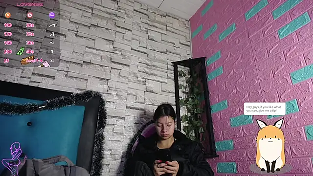 Snapshot of maily_can chatting on 12/16/25, 12:42 maily can online show from 12/16/25, 12:42