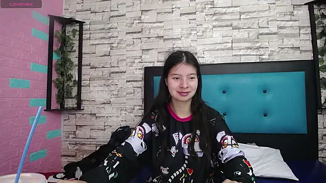 Snapshot of maily_can chatting on 09/25/25, 12:33 maily can online show from 09/25/25, 12:33