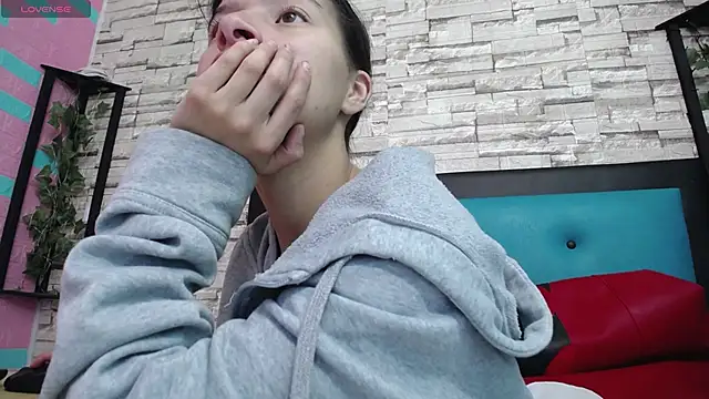 Snapshot of maily_can chatting on 09/10/25, 01:10 maily can online show from 09/10/25, 01:10