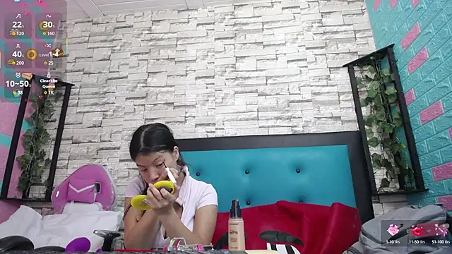 Snapshot of maily_can chatting on 10/29/25, 01:21 maily can online show from 10/29/25, 01:21