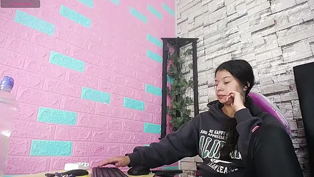 Snapshot of maily_can chatting on 11/29/25, 12:27 maily can online show from 11/29/25, 12:27