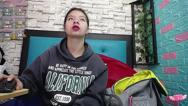 Snapshot of maily_can chatting on 11/01/25, 12:43 maily can online show from 11/01/25, 12:43