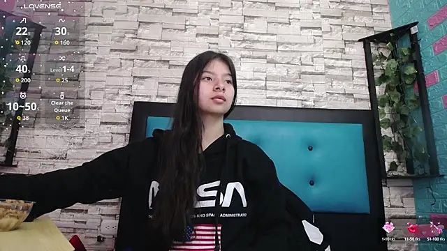 Snapshot of maily_can chatting on 10/03/25, 12:39 maily can online show from 10/03/25, 12:39