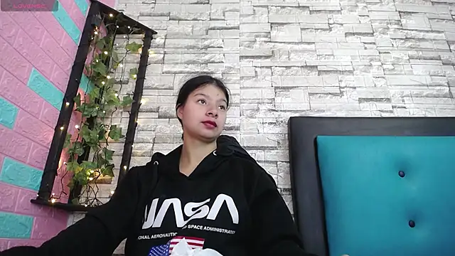 Snapshot of maily_can chatting on 11/20/25, 01:01 maily can online show from 11/20/25, 01:01