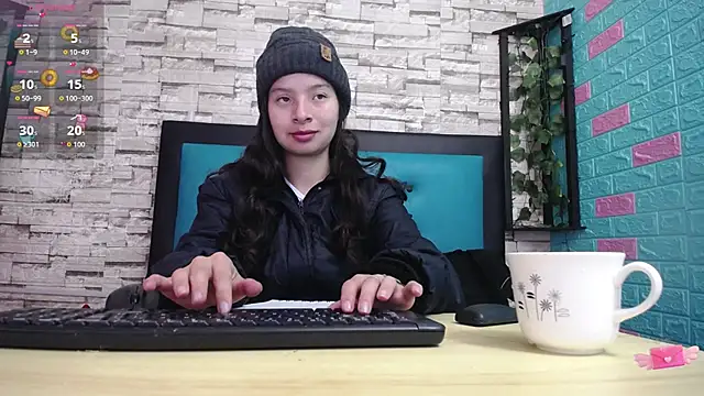 Snapshot of maily_can chatting on 10/04/25, 12:28 maily can online show from 10/04/25, 12:28